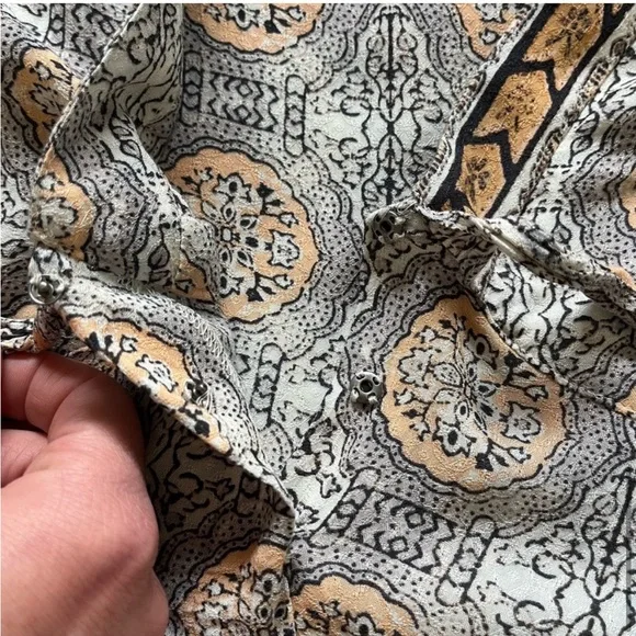 Patterned V-Neck Women's Top - Picture 10 of 16